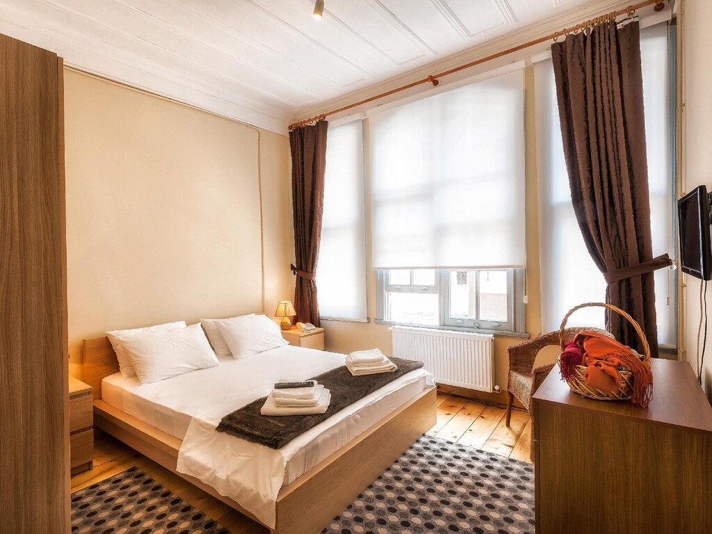 Tiffany Balat Heritage 4